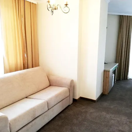 Della Rosa Hotel